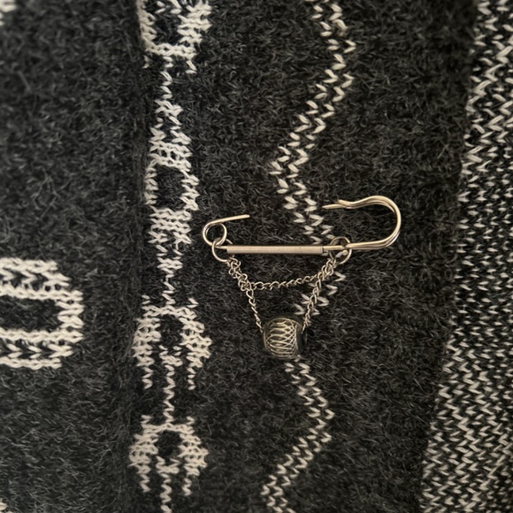 Model France Long Sweater - Picture 4 of 9